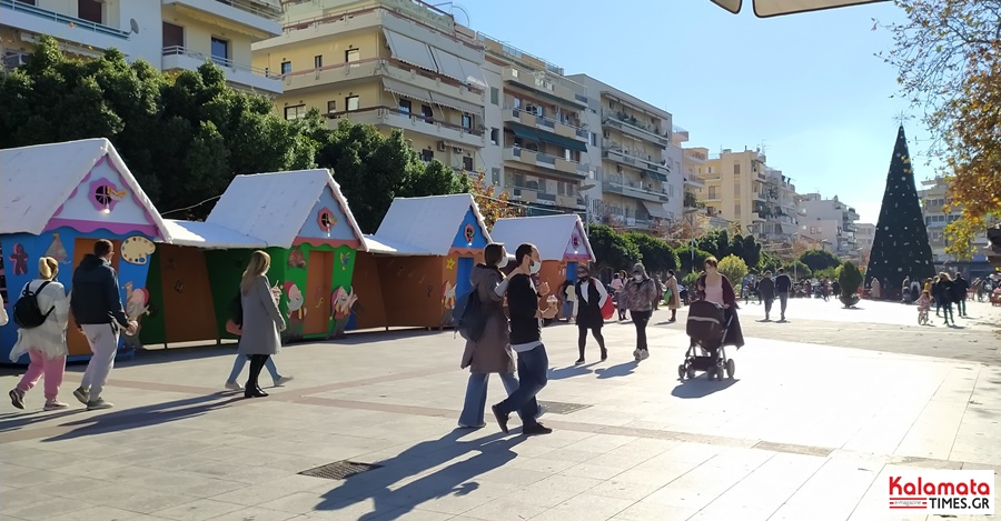 Lockdown - Χριστούγεννα: Λαοθάλασσα για τα τελευταια ψώνια στο κέντρο της Καλαμάτας 18