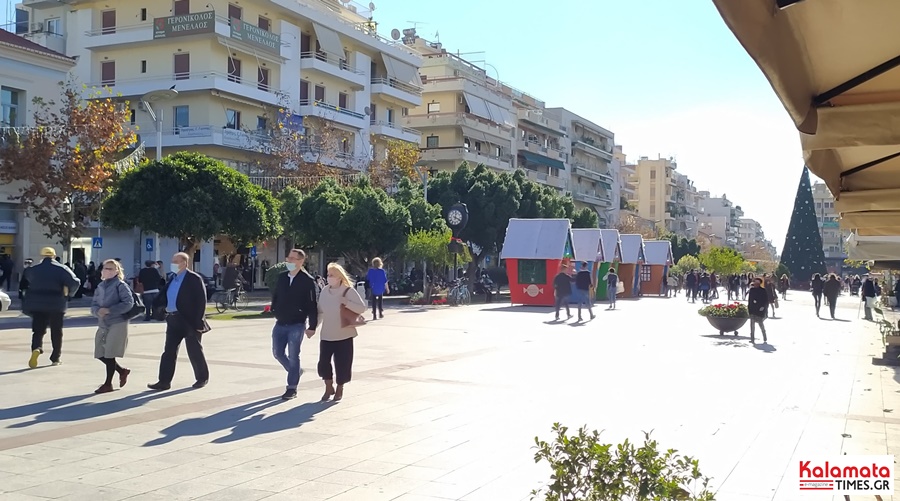 Lockdown - Χριστούγεννα: Λαοθάλασσα για τα τελευταια ψώνια στο κέντρο της Καλαμάτας 2