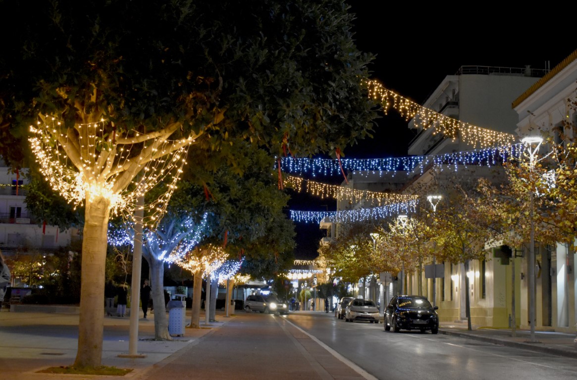 Η Καλαμάτα φόρεσε τα γιορτινά της και εντυπωσιάζει (fotos) 30