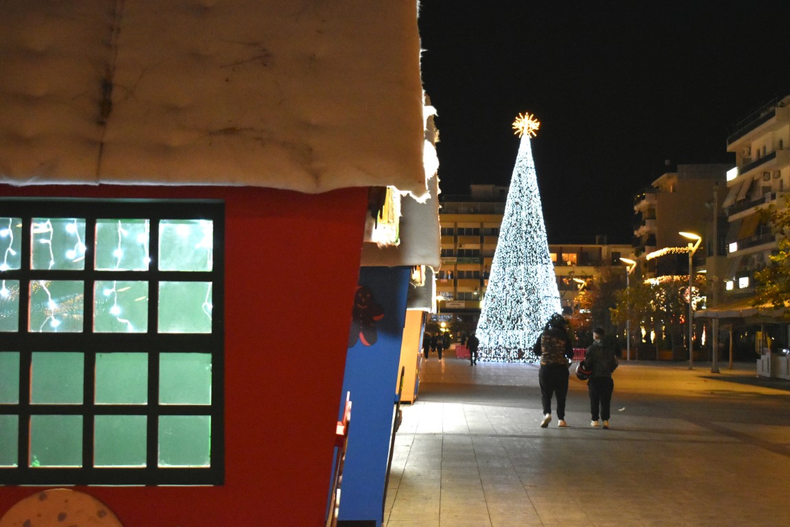 Η Καλαμάτα φόρεσε τα γιορτινά της και εντυπωσιάζει (fotos) 31
