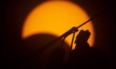 Ολική έκλειψη ηλίου αύριο 1