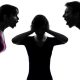 η πανδημία «έφερε» αύξηση της ενδοοικογενειακής βίας 13