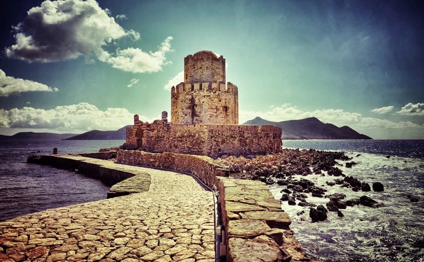 Το κάστρο στη Μεσσηνία που μοιάζει να αναδύεται από τη θάλασσα 13