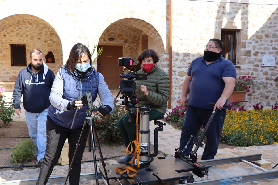 Ξεκίνησαν τα γυρίσματα του ντοκιμαντέρ «Ο παππούς μου ο Παπαφλέσσας» 23 Ξεκίνησαν τα γυρίσματα του ντοκιμαντέρ «Ο παππούς μου ο Παπαφλέσσας» 12