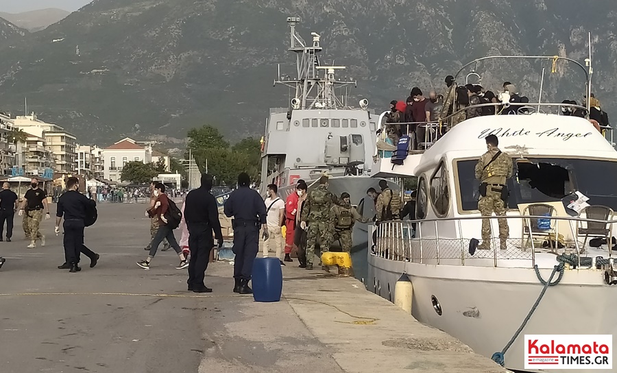 Στο λιμάνι της Καλαμάτας οι μετανάστες (photo+video) 9