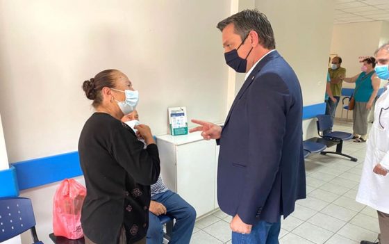 Επίσκεψη Περικλή Μαντά στο Κέντρο Υγείας Καλαμάτας για την πορεία των εμβολιασμών 18