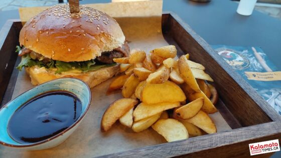 Bonjour: Μπουγάτσα Θεσσαλονίκης και τα πιο πολυσυζητημένα burgers στο ιστορικό κέντρο Καλαμάτας 25