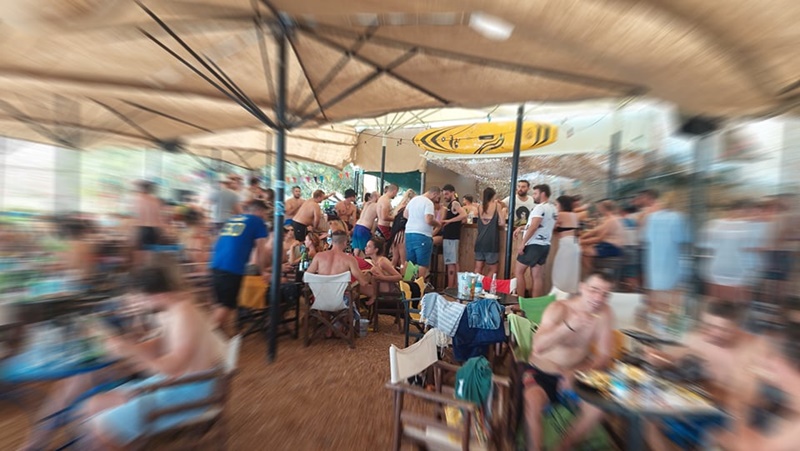 Hobo beach bar: Σταθερή καλοκαιρινή αξία για διασκέδαση από το πρωί μέχρι το βράδυ 9