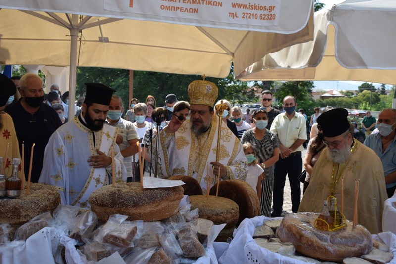 Η εορτή του Αγίου Πνεύματος στο Ναό της Αγίας Τριάδος Καλαμάτας 8