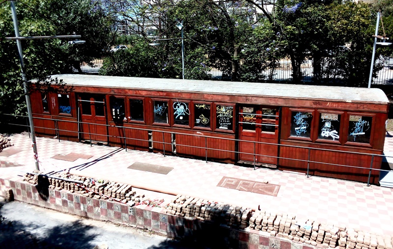 Ένα βαγόνι γεμάτο θέατρο από την αυτοσχέδια σκηνή 3