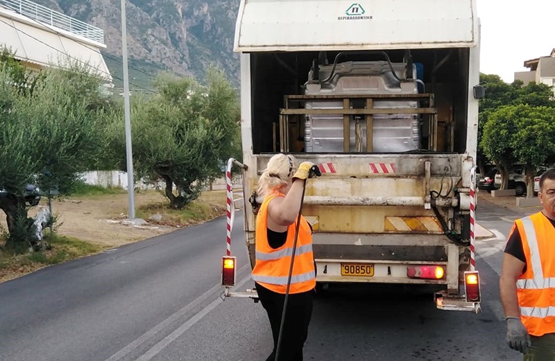 Ο Δήμος Καλαμάτας πλένει τους κάδους απορριμμάτων 1