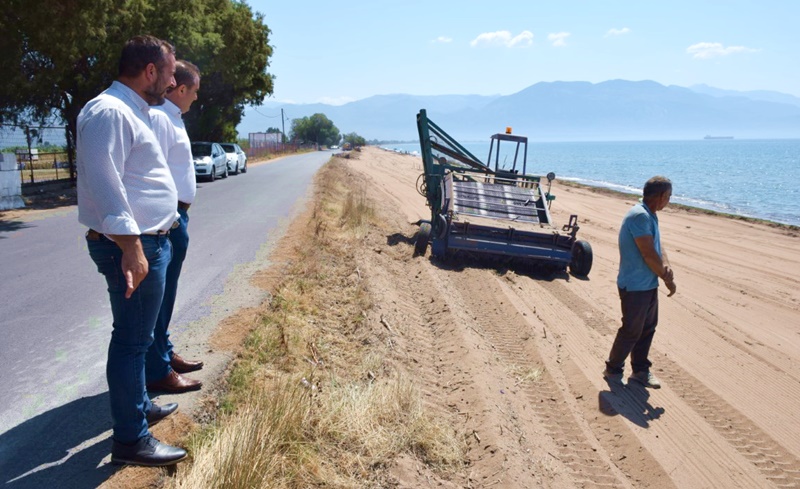 μηχανήματα του δήμου καθαρίζουν τη δυτική παραλία 3