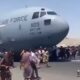 Αφγανιστάν: Συγκλονίζει η εικόνα με ανθρώπους «κρεμασμένους» σε αεροσκάφος των ΗΠΑ 11