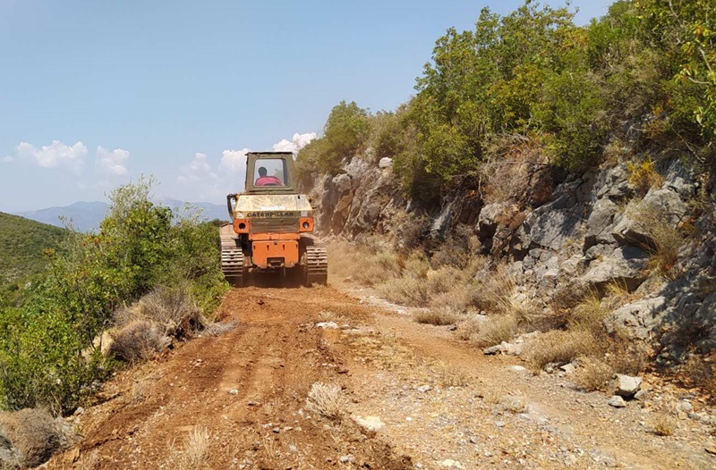 Συνεχίζονται οι καθαρισμοί – συντήρηση οδικών δικτύων τις Π.Ε. Μεσσηνίας 5