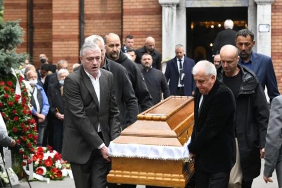 Πλήθος κόσμου στην κηδεία του Ντούσαν Ίβκοβιτς