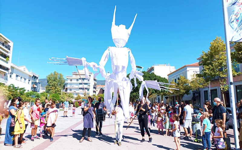 Εντυπωσίασαν οι κούκλες- γίγαντες του 5ου Διεθνούς Φεστιβάλ Κουκλοθέατρου Καλαμάτας 9