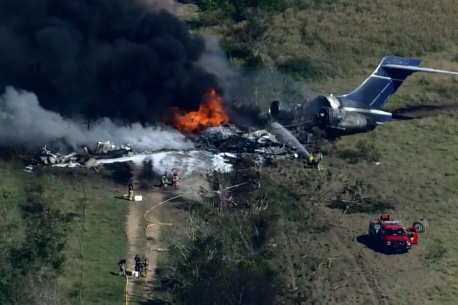 Εικόνες σοκ από αεροσκάφος που συνετρίβη κι όλοι οι επιβαίνοντες σώθηκαν 7