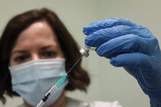 Ανατροπή για Μετάλλαξη Δέλτα: Σχεδόν ίδιο το ιικό φορτίο και στους εμβολιασμένους
