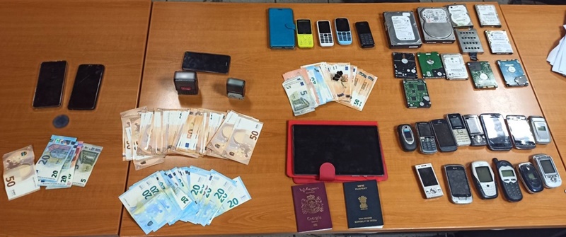 Καλαμάτα: Συνελήφθησαν για παράνομη έκδοση Α.Φ.Μ., Κλειδαρίθμων, Α.Μ.Κ.Α., Α.Μ.Α. και πλαστά διαβατήρια 7