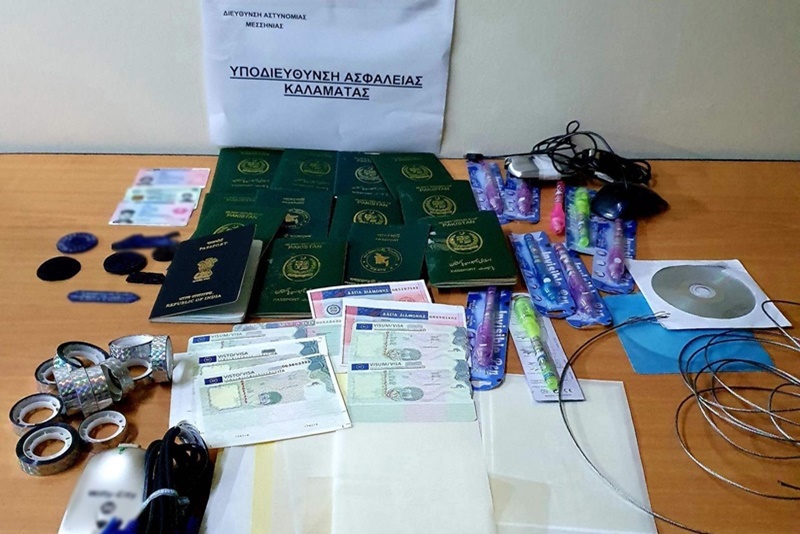 Καλαμάτα: Συνελήφθησαν για παράνομη έκδοση Α.Φ.Μ., Κλειδαρίθμων, Α.Μ.Κ.Α., Α.Μ.Α. και πλαστά διαβατήρια 5