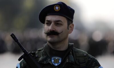 ο στρατιωτικός με το τσιγκελωτό μουστάκι που έκλεψε την παράσταση στη θεσσαλονίκη 1