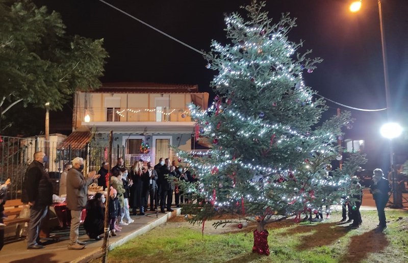 Φωταγωγήθηκε το Χριστουγεννιάτικο δέντρο στ’ Αλώνια και στο Φραγκοπήγαδο 1