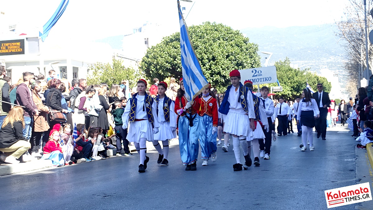 Με ανοιξιάτικο καιρό και πλήθος κόσμου η παρέλαση της 25ης Μαρτίου στην Καλαμάτα 31