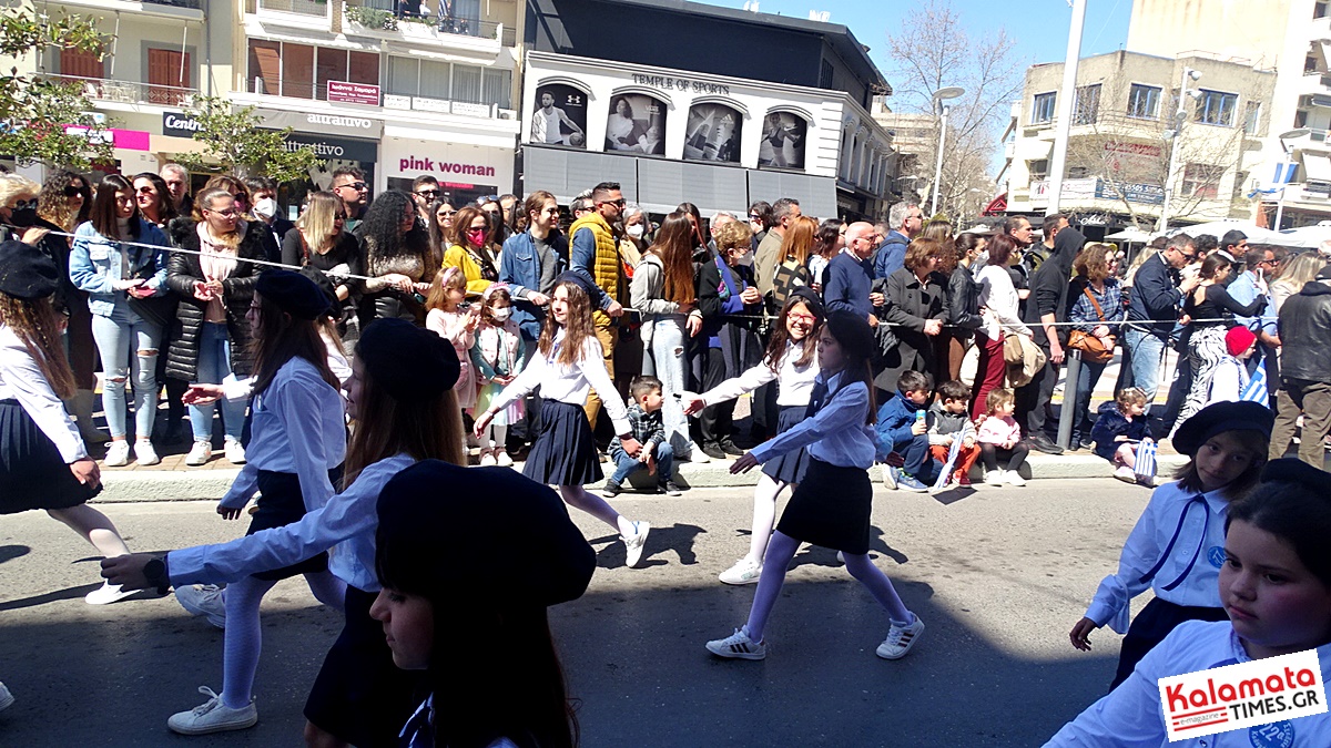 Με ανοιξιάτικο καιρό και πλήθος κόσμου η παρέλαση της 25ης Μαρτίου στην Καλαμάτα 37