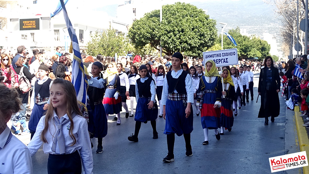 Με ανοιξιάτικο καιρό και πλήθος κόσμου η παρέλαση της 25ης Μαρτίου στην Καλαμάτα 39