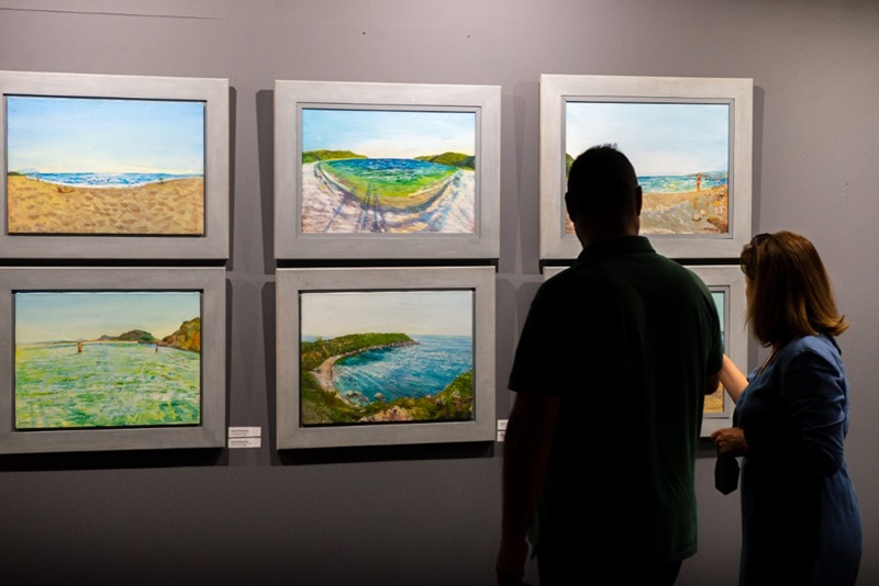 Εγκαινιάστηκε η έκθεση εικαστικών "ΤΟ ΕΛΛΗΝΙΚΟ ΤΟΠΙΟ επιλογές από τη συλλογή της ΑΓΕΤ ΗΡΑΚΛΗΣ" 8