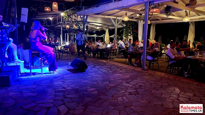 Το Λιθάρι beach - bar μεταμορφώνεται κάθε καλοκαίρι και γίνεται από τις πιο must επιλογές μας 15