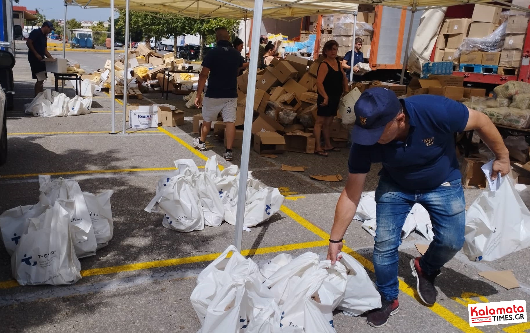 Σε 3662 οικογένειες η διανομή βασικών διατροφικών προϊόντων ΤΕΒΑ στην Καλαμάτα 6