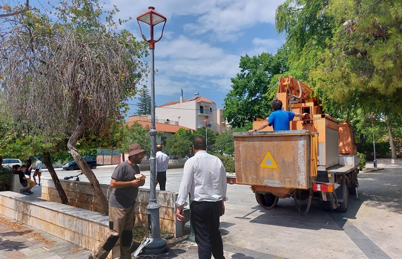 Τοποθετήθηκαν νέα φωτιστικά σώματα στην πλατεία Φραγκόλιμνας 3