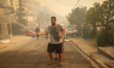 φωτιά στη βούλα: εκκενώνονται οικισμοί, γηροκομείο και τα παιδικά χωριά sos 24