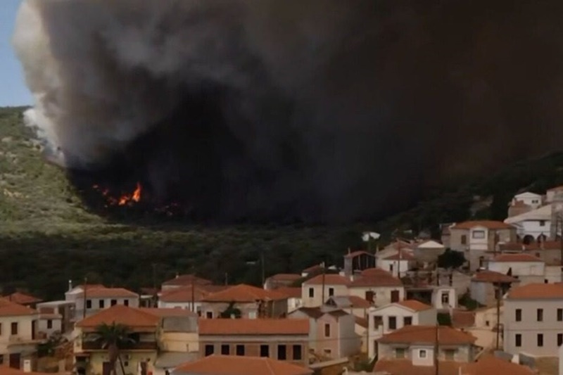 Αναζωπύρωση της φωτιάς στη Λέσβο ‑ Εκκενώνεται το χωριό Βρίσα 1