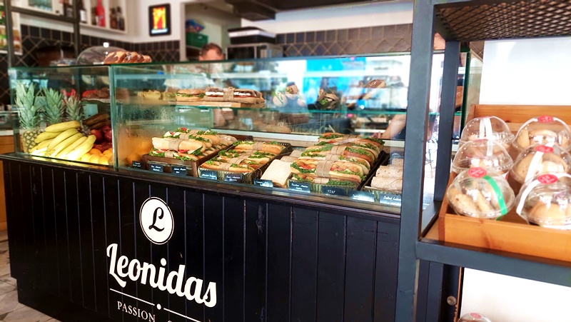 ο καλύτερος καφές και τα πιο γευστικά σνακ της πόλης σας περιμένουν στο... leonidas passion coffee 13