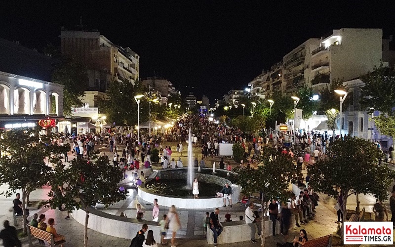 χιλιάδες kαλαματιανοί και επισκέπτες έκαναν τις αγορές τους και διασκέδασαν, στην 8η λευκή νύχτα 15