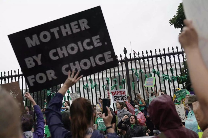 ΗΠΑ: Το Facebook κατέδωσε κοπέλα που ήθελε να κάνει έκτρωση 1