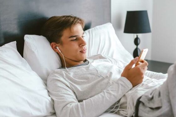 Έρευνα: Έφηβοι που δεν κοιμούνται τουλάχιστον οκτώ ώρες κινδυνεύουν από παχυσαρκία