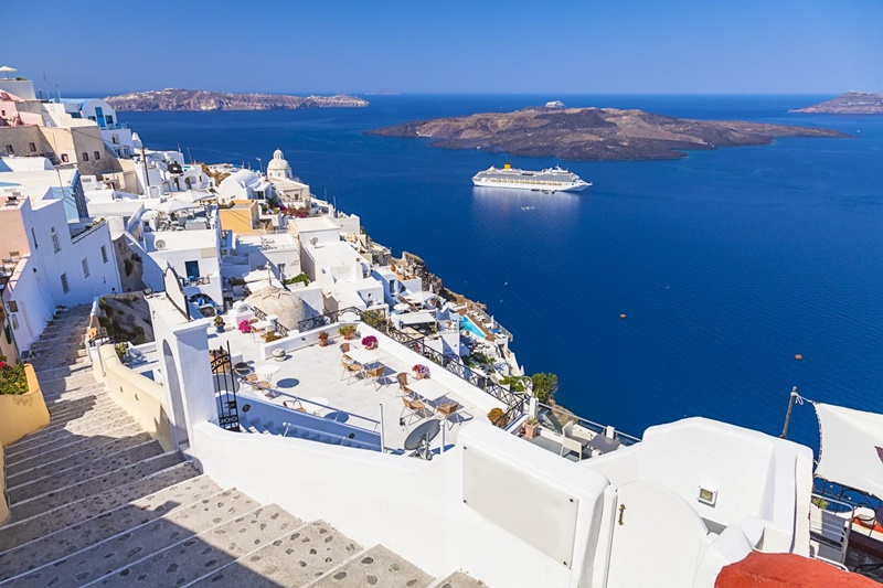 Σαντορίνη: Ξενοδοχεία και ενοικιαζόμενα δεν δήλωσαν πάνω από 500 πακέτα διαμονής  15