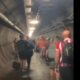 Πέντε ώρες στο τούνελ της Μάγχης λόγω βλάβης στο τρένο: «Ήταν σαν ταινία καταστροφής, περπατούσαμε στην άβυσσο» - ΒΙΝΤΕΟ 30