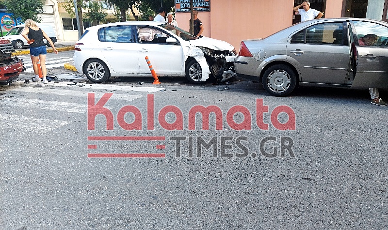 Τροχαίο στη διασταύρωση "καρμανιολα" Μακεδονίας & Θεμιστοκλέους 15