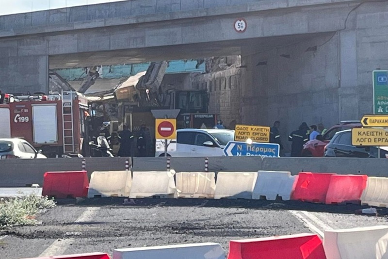 Δύο τραυματίες - Κατέρρευσε υπό κατασκευή γέφυρα στα Μέγαρα 5