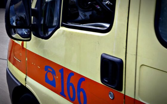 35χρονος έπεσε στο κενό από τον τρίτο όροφο στο Κολωνάκι – Τον έσωσε η τέντα