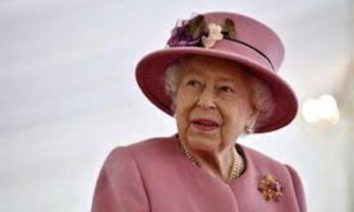 όλη η οικογένεια στο πλευρό της βασίλισσας ελισάβετ στη σκωτία 12
