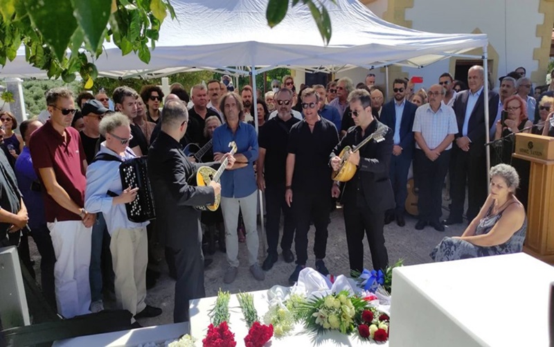 Ένας χρόνος από τον θάνατο του Μίκη Θεοδωράκη – Στο Γαλατά το μνημόσυνο 9