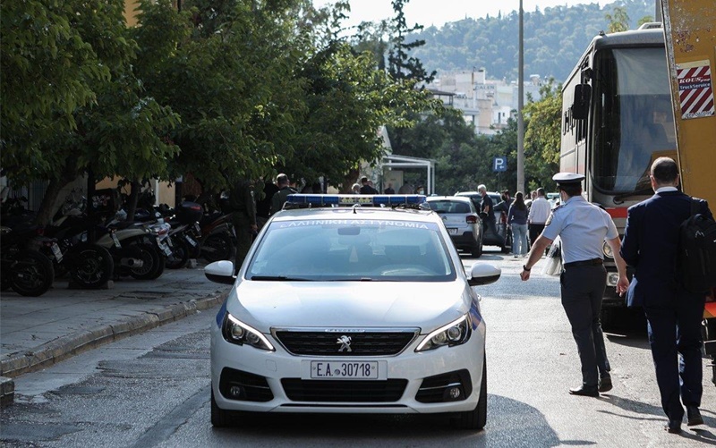 Κολωνός: Τα απειλητικά μηνύματα που δεχόταν η ανήλικη - Ταυτοποιήθηκαν 8 άτομα που βίασαν τη 12χρονη από τα 11 3