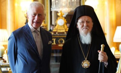 Ο Οικουμενικός Πατριάρχης Βαρθολομαίος στο Παλάτι του Μπάκιγχαμ σε συνάντηση με το Βασιλιά Κάρολο 2