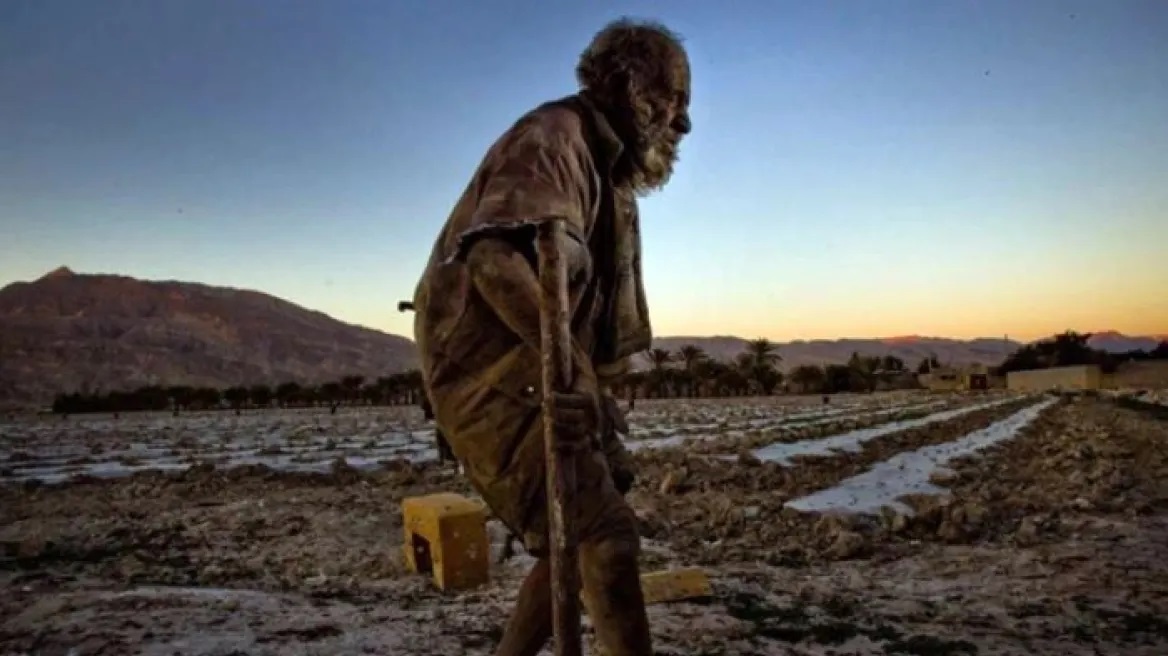 Ο «πιο βρόμικος άνθρωπος στον κόσμο» πέθανε σε ηλικία 94 ετών - Είχε να πλυθεί πάνω από 50 χρόνια 4