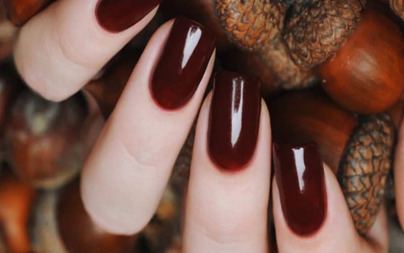 Φθινοπωρινά 5 nail trends για να δοκιμάσεις 1